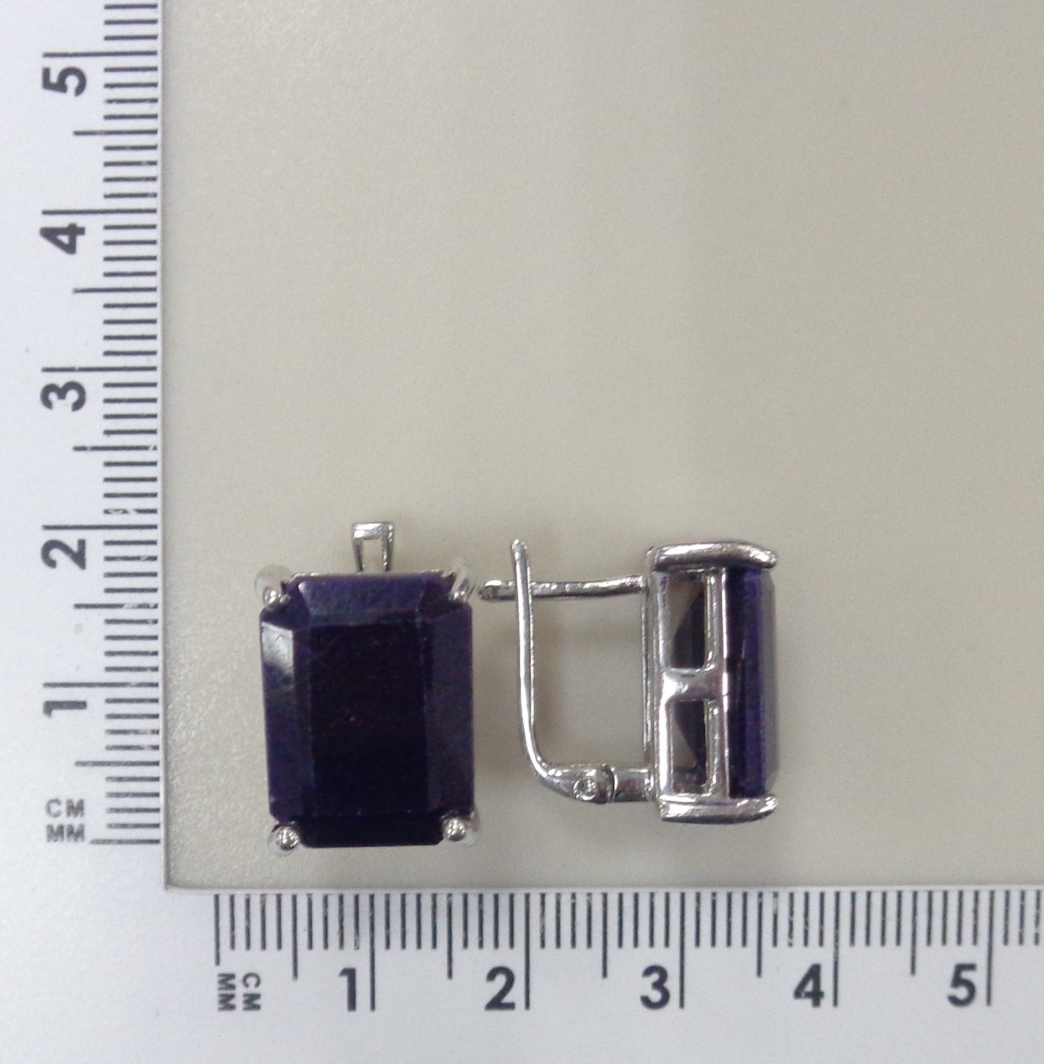 Серебряные серьги с корундами